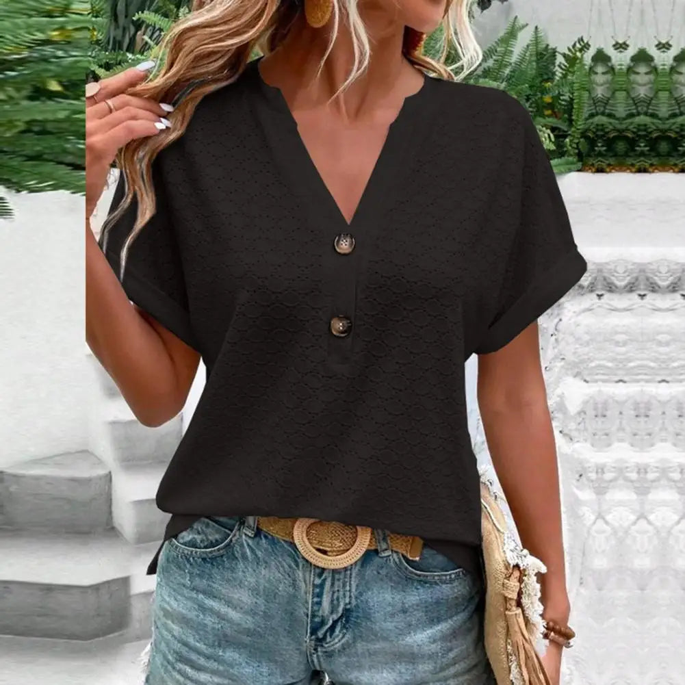 Top transpirable con cuello en V Myla: cómodo y elegante para todos los días.