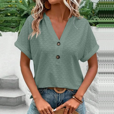 Top transpirable con cuello en V Myla: cómodo y elegante para todos los días.