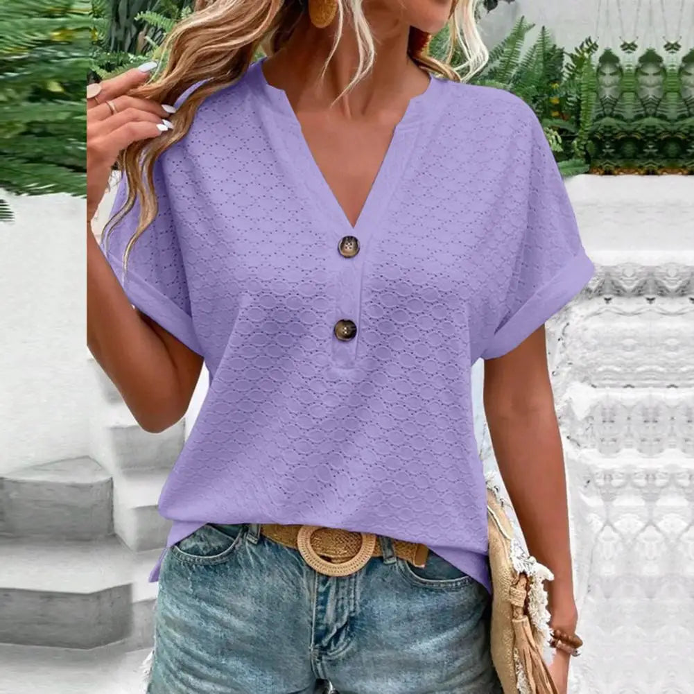 Top transpirable con cuello en V Myla: cómodo y elegante para todos los días.