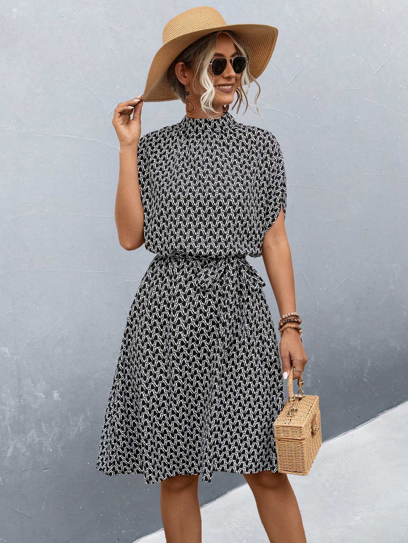 Vestido con cinturón estampado integral para primavera y verano