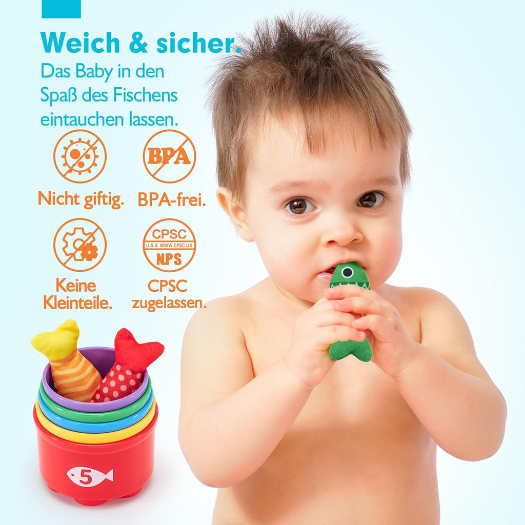 Bébé jouant avec jouet poisson en silicone, non toxique, sans BPA. Empilables colorés, sûrs pour enfants. Conformes CPSC, sans petites pièces.
