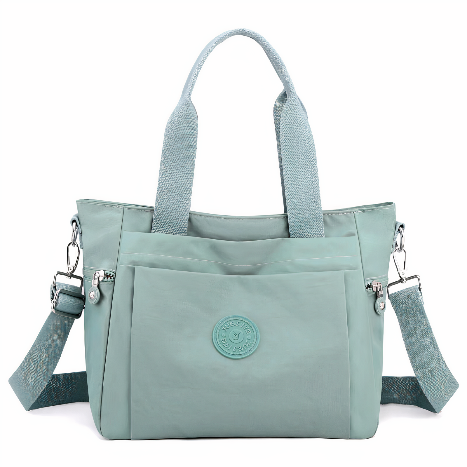 Sac à main vert menthe en toile imperméable avec bandoulière amovible, poches zippées et logo central. Accessoire mode femme tendance et pratique.