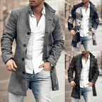 Homme portant un manteau élégant en laine grise, chemise blanche et jean, mode masculine automne-hiver, style urbain chic.