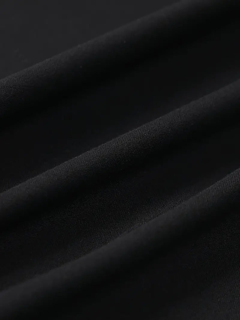 Tissu noir en coton, texture douce et lisse, idéal pour la couture et la mode. Matériau de haute qualité, parfait pour vêtements élégants.