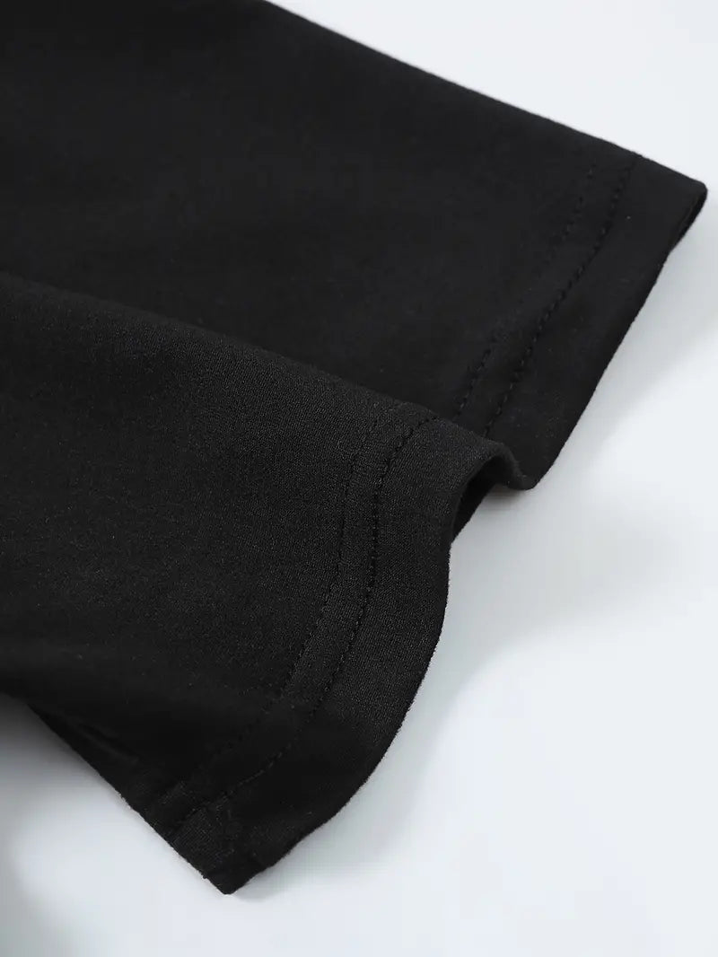 Manche de t-shirt noir en coton, couture fine, tissu doux et confortable, mode basique, vêtement essentiel, style décontracté.