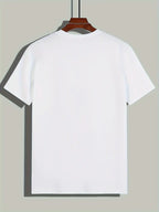 T-shirt blanc uni sur cintre, fond gris. Mode basique, vêtement casual, coton confortable. Idéal pour homme ou femme, style minimaliste.