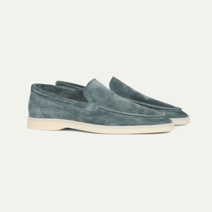 Mocassins en daim vert pour homme, semelle blanche, style élégant et décontracté. Chaussures tendance, confortables, idéales pour toutes occasions.