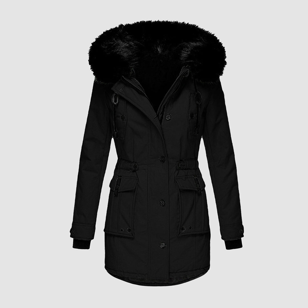 Parka noire femme avec capuche en fausse fourrure, style hiver, fermeture à boutons et ceinture ajustable, mode élégante et chaude.