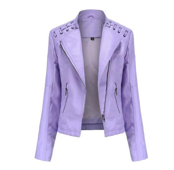 Veste en cuir violet clair pour femme avec fermeture éclair, détails lacés sur les épaules, style moderne et élégant, mode automne-hiver.