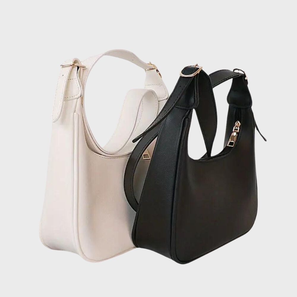 Deux sacs à main en cuir, un blanc et un noir, avec bandoulières ajustables et fermetures dorées, posés sur fond blanc. Accessoires mode élégants.