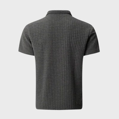 Polo de corte entallado para hombre: corte elegante y cómodo.