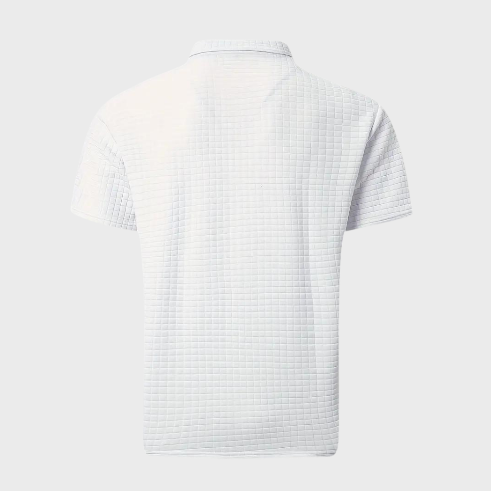 Polo blanc texturé pour homme, manches courtes, col classique, design moderne, idéal pour tenue décontractée ou professionnelle. Mode masculine élégante.