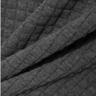 Polo de corte entallado para hombre: corte elegante y cómodo.