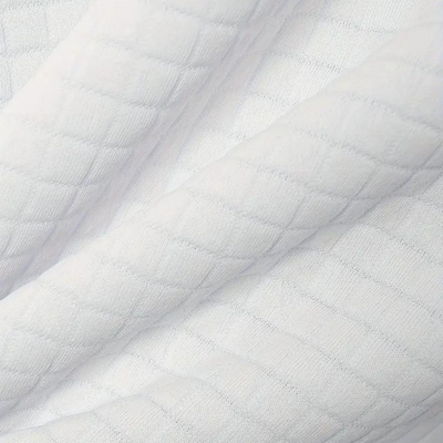 Polo de corte entallado para hombre: corte elegante y cómodo.