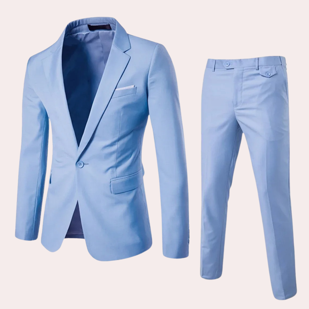 Costume homme bleu clair élégant, veste et pantalon assortis, style moderne, idéal pour mariage ou événement formel, tissu de qualité.