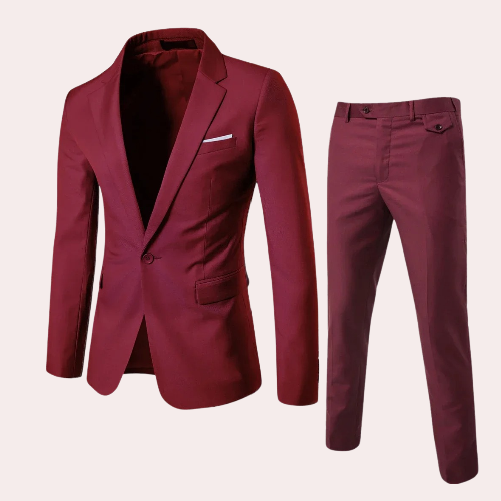 Costume homme bordeaux élégant, veste et pantalon assortis, style moderne, parfait pour événements formels et mariages. Mode masculine chic.
