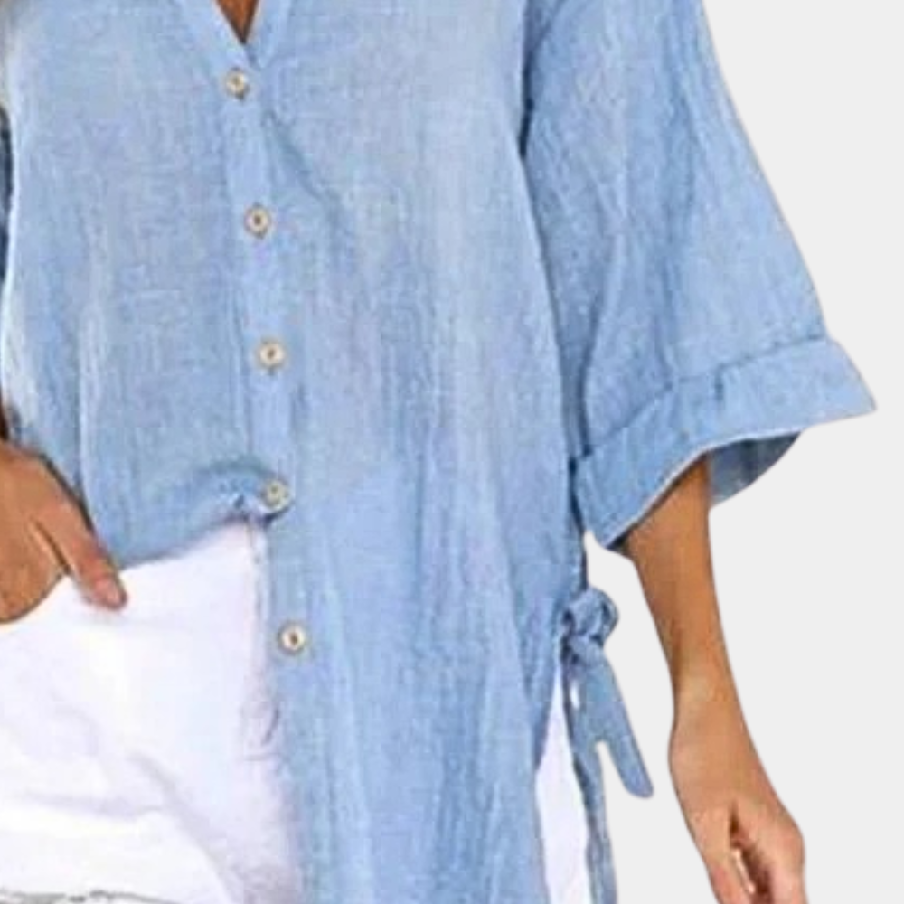 Chemise en lin bleu clair pour femme, manches longues retroussées, boutons en bois, style décontracté, idéale pour l'été et la plage.