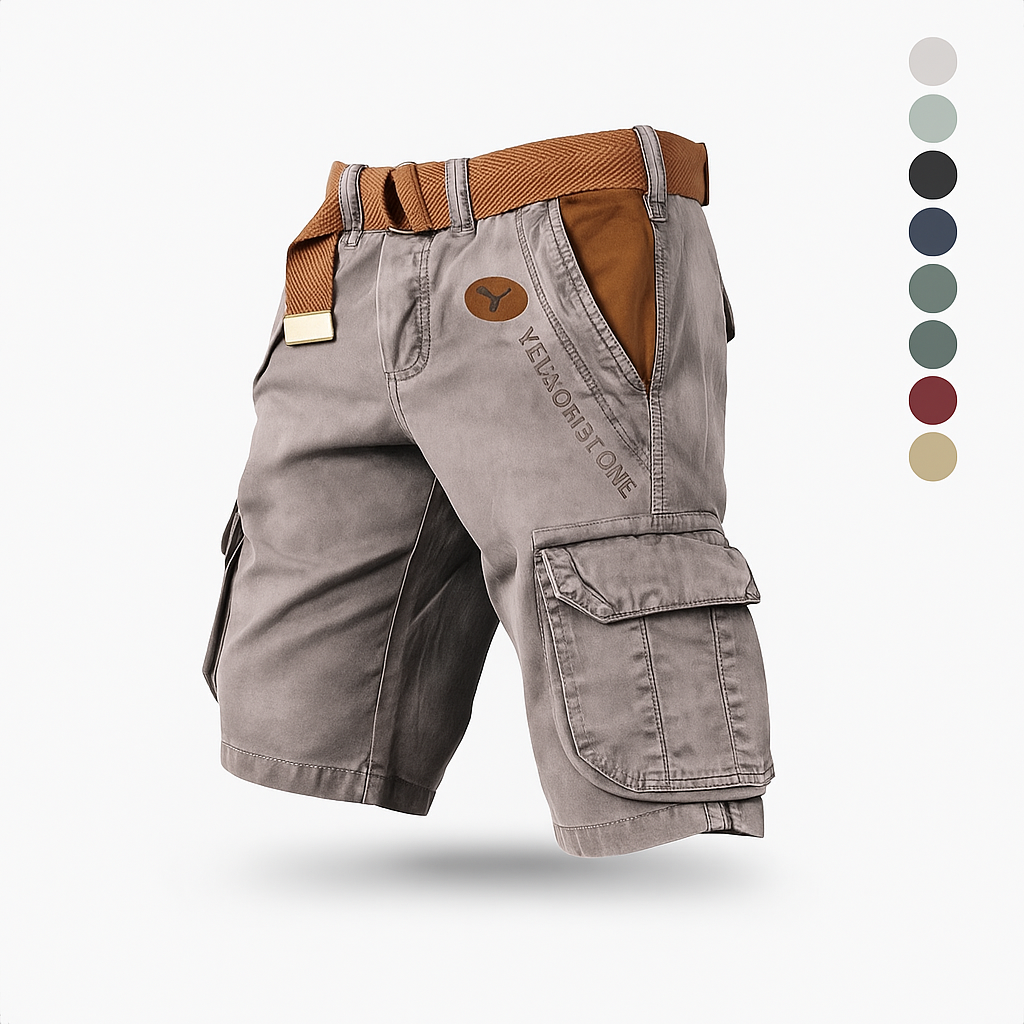 Short cargo gris avec ceinture marron, poches latérales, logo imprimé, disponible en plusieurs couleurs. Mode homme, style décontracté.