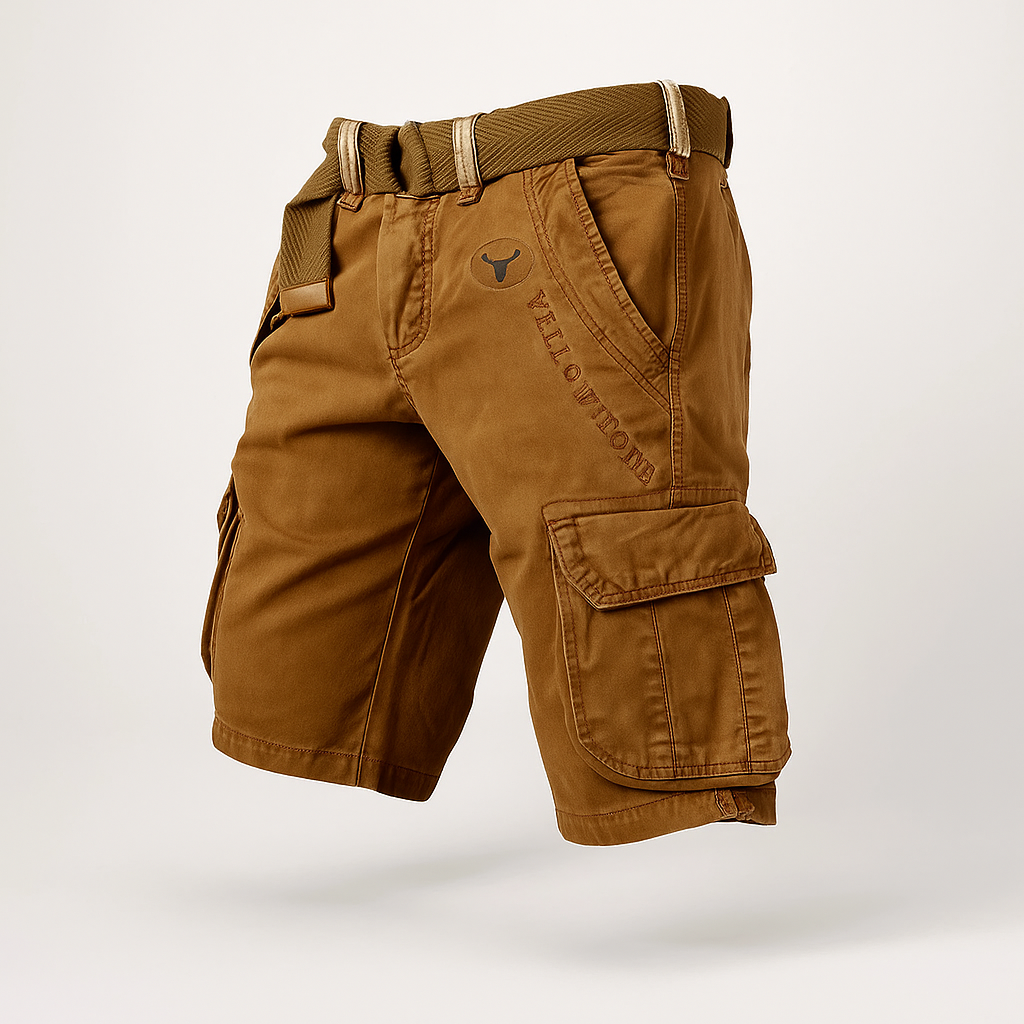 Short cargo marron avec ceinture intégrée, poches latérales et logo imprimé. Style décontracté, idéal pour l'été et les activités en plein air.