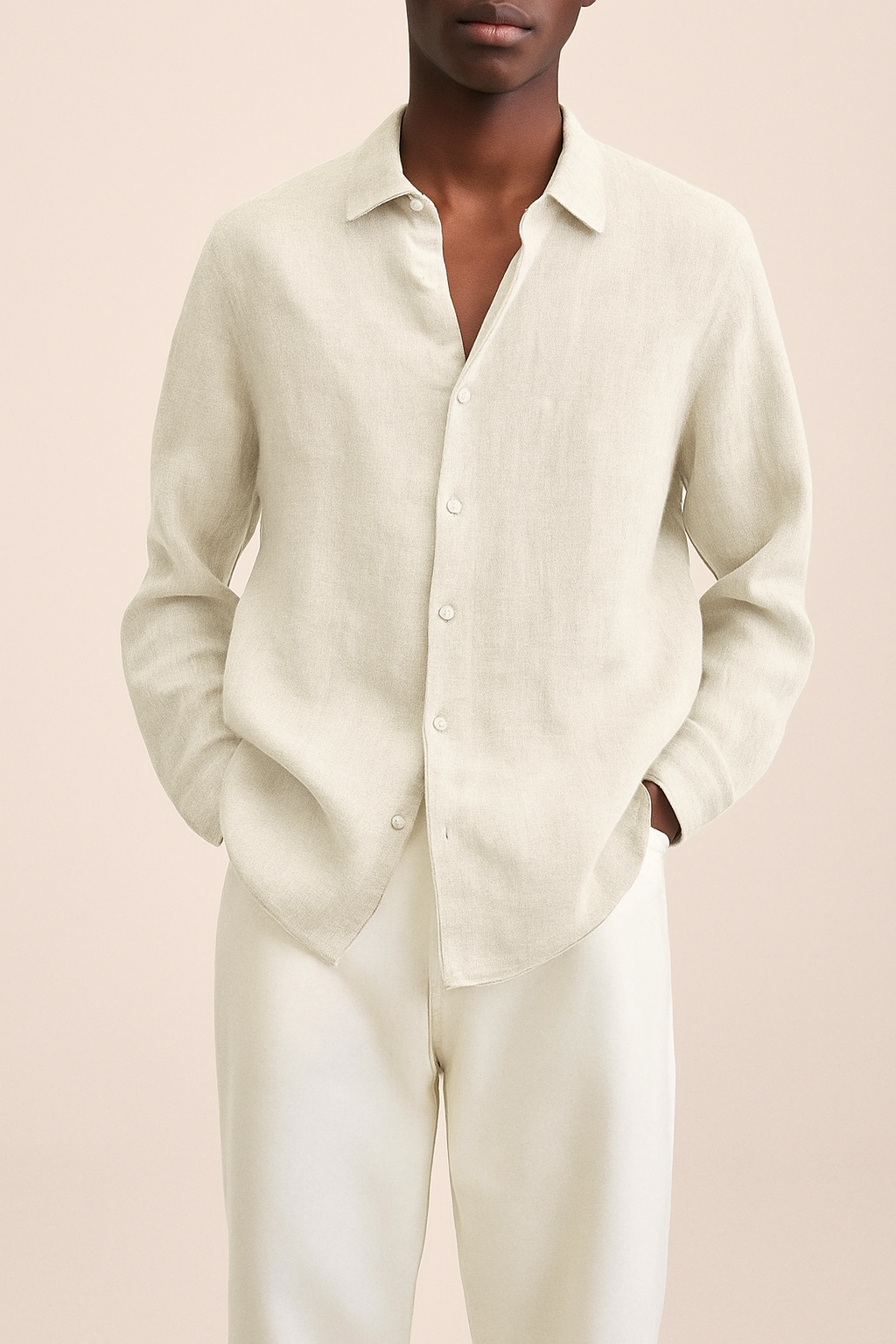 Chemise en lin beige pour homme, manches longues, col classique, boutons blancs, style élégant et décontracté, mode masculine tendance.