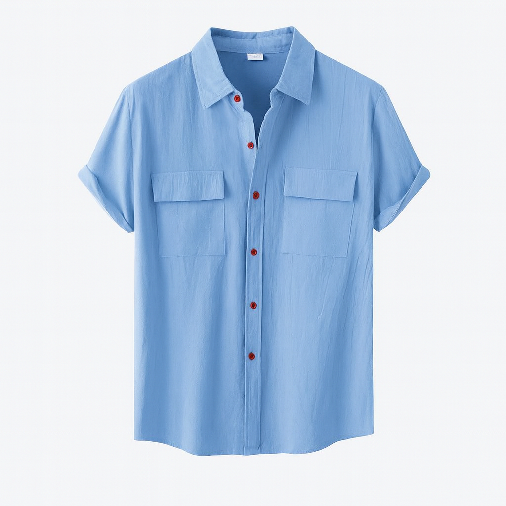 Chemise bleue à manches courtes avec boutons rouges, col classique et poches avant. Mode élégante pour homme, style décontracté et tendance.