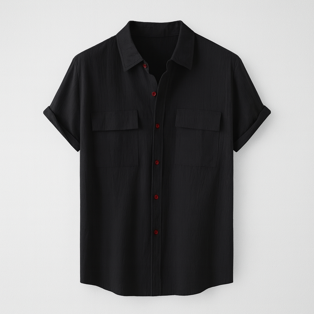 Chemise noire à manches courtes avec boutons rouges, poches poitrine, col classique. Mode élégante, vêtement homme, style décontracté chic.