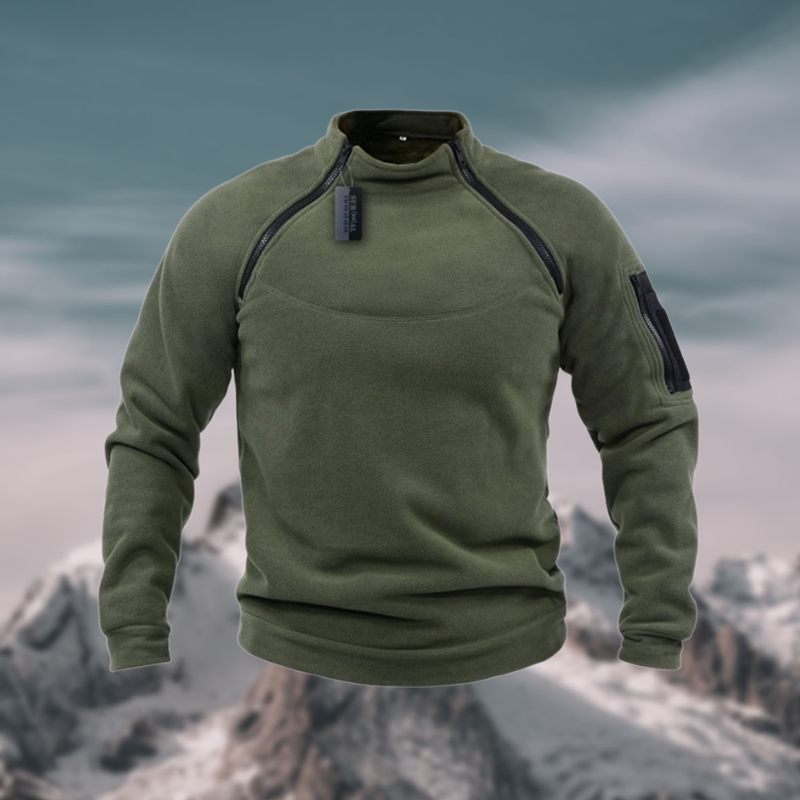 Sweat-shirt polaire vert olive avec fermeture éclair, manches longues, poche zippée sur la manche, fond de montagnes enneigées, style outdoor.