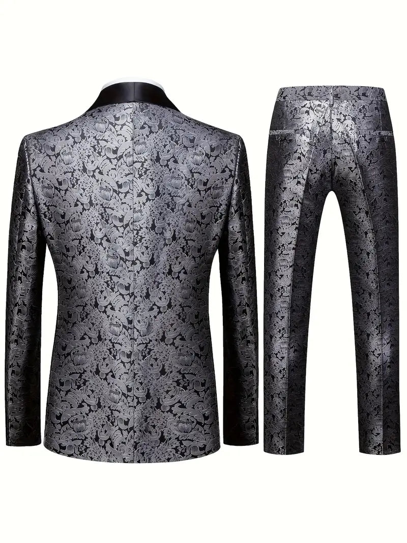 Costume homme élégant en jacquard noir et argent, motif floral, veste et pantalon assortis, mode masculine chic, tenue de soirée formelle.