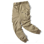 Pantalon cargo beige pour homme, style décontracté, avec poches multiples et taille élastique, idéal pour la mode urbaine et les activités extérieures.