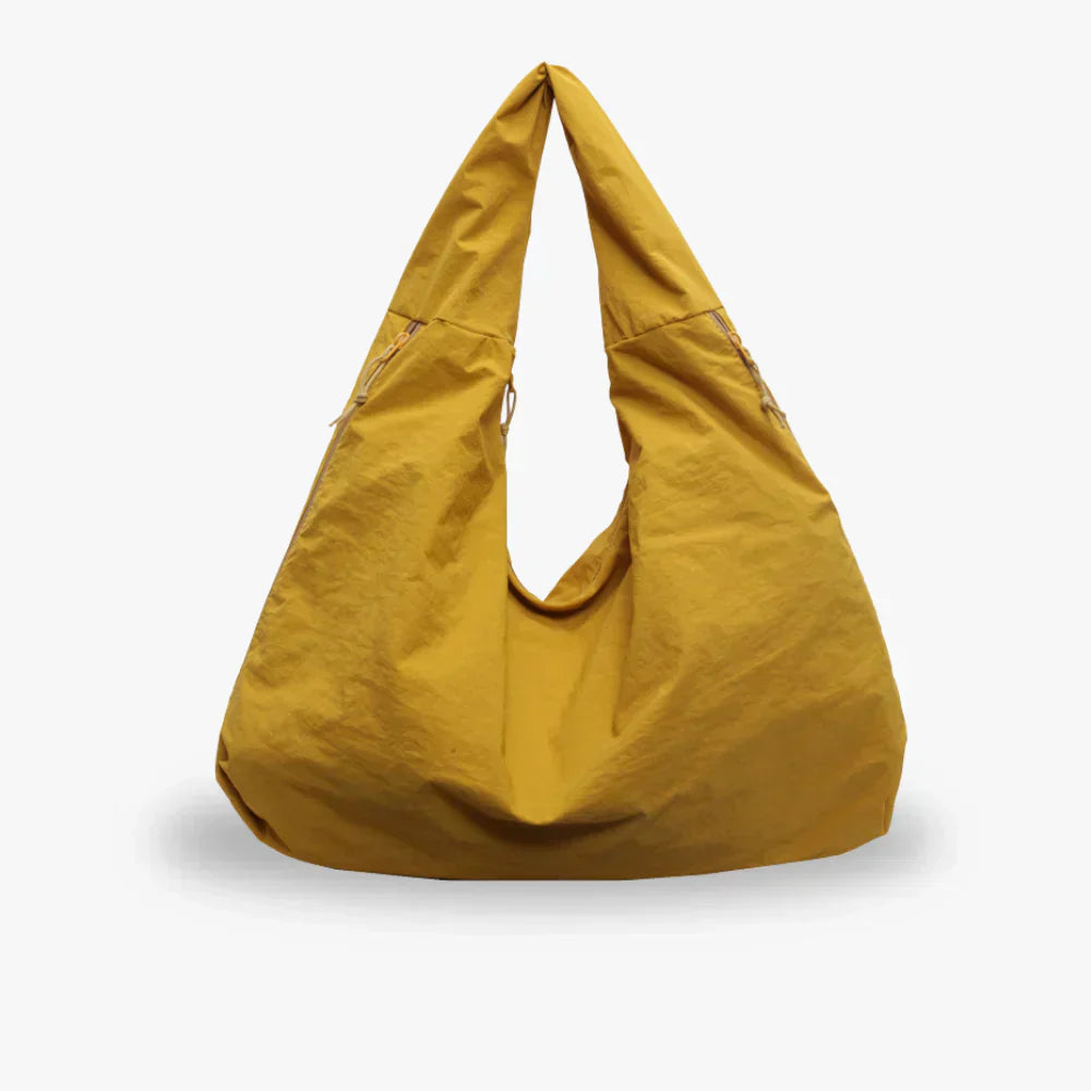 Sac à main jaune moutarde en tissu, design moderne et minimaliste, idéal pour un usage quotidien. Accessoire de mode tendance et pratique.