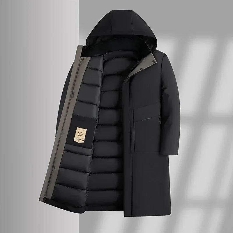 Manteau d'hiver noir pour homme avec capuche, doublure matelassée, design élégant, idéal pour temps froid. Mode masculine, vêtement chaud.