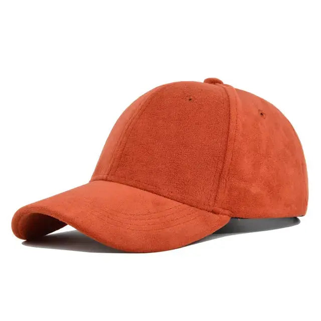 Casquette en velours orange, style décontracté, avec visière incurvée. Accessoire de mode tendance pour toutes saisons.