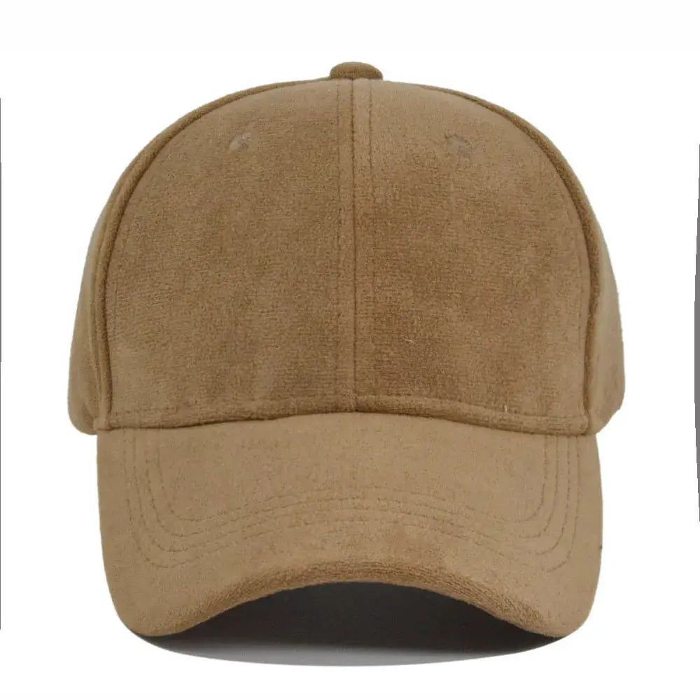 Casquette en daim marron clair, style décontracté, vue de face. Accessoire de mode tendance pour homme et femme, idéal pour toutes saisons.