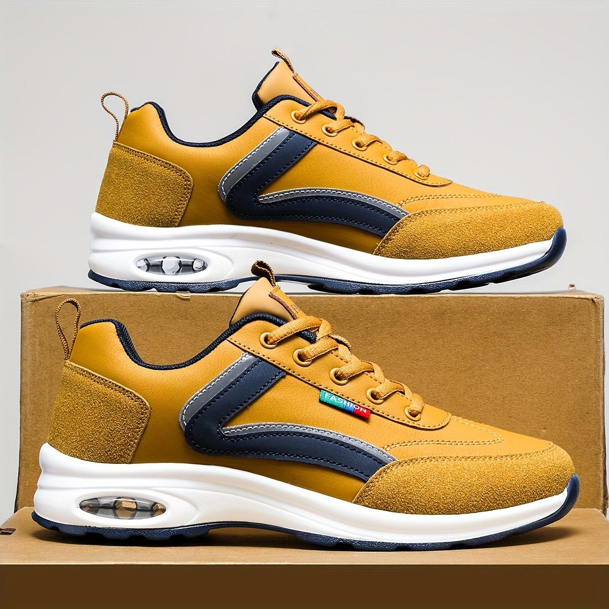 Chaussures de sport jaunes avec semelle blanche, détails en cuir bleu marine, posées sur une boîte en carton. Design moderne et confortable.