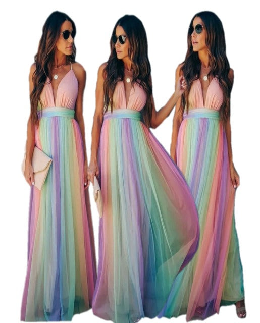 Robe longue arc-en-ciel pour femme, décolleté plongeant, bretelles fines, style bohème, tenue estivale élégante, mode tendance 2023.