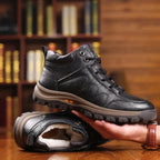 Chaussures de randonnée en cuir noir pour homme, semelle antidérapante, confortables et robustes, idéales pour activités extérieures en hiver.