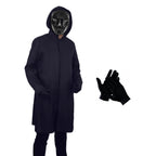 Homme en manteau noir à capuche avec masque noir, gants noirs à côté. Mode mystérieuse, style urbain, tenue sombre.