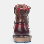 Botte en cuir marron et rouge pour homme, vue arrière, semelle en bois, fermeture éclair latérale. Chaussure élégante et robuste.