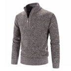 Pull en laine gris chiné avec col zippé, manches longues, texture tricotée. Vêtement chaud et élégant pour homme, idéal pour l'hiver.
