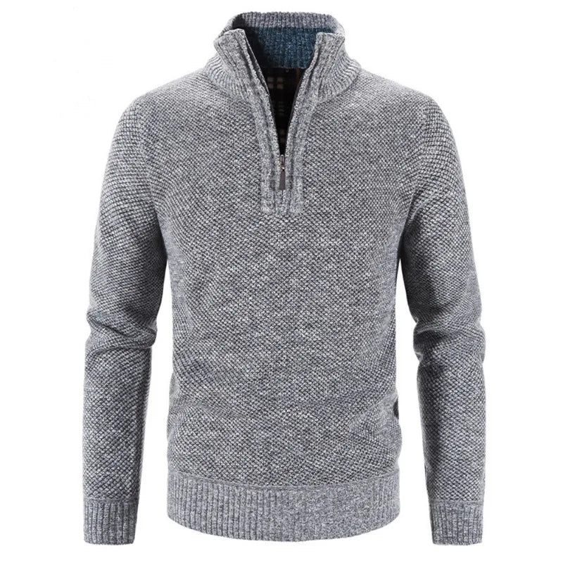 Pull gris en laine avec col zippé, manches longues, texture tricotée. Vêtement d'hiver élégant et chaud pour homme. Mode masculine tendance.