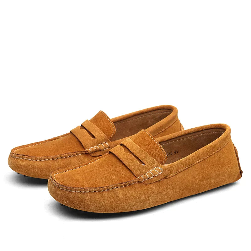 Mocassins en daim marron clair pour hommes, style décontracté, couture apparente, semelle antidérapante, confortables et élégants.