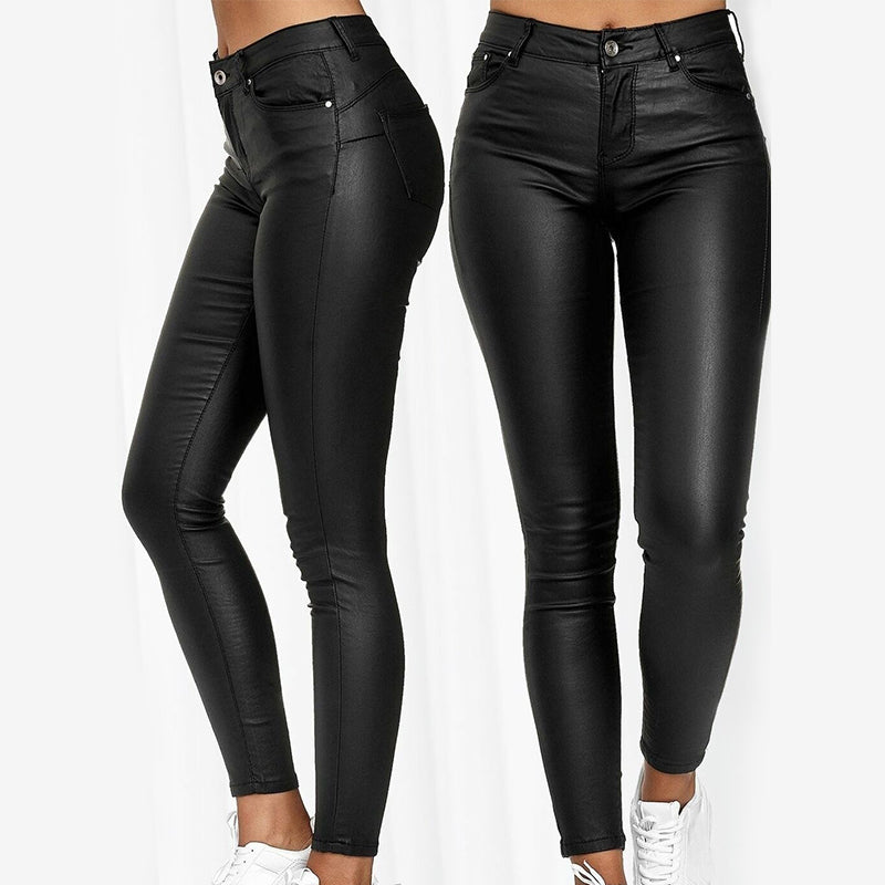 Pantalon skinny noir en similicuir pour femme, taille haute, style moderne, idéal pour mode urbaine et tenue décontractée.