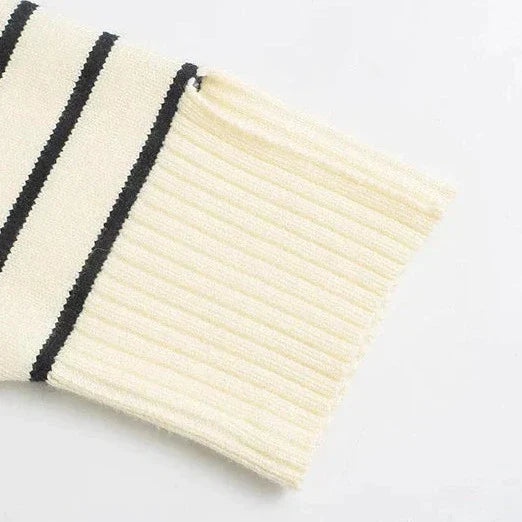 Højhalset stribet uldtrøje med lynlås i hvid og sort