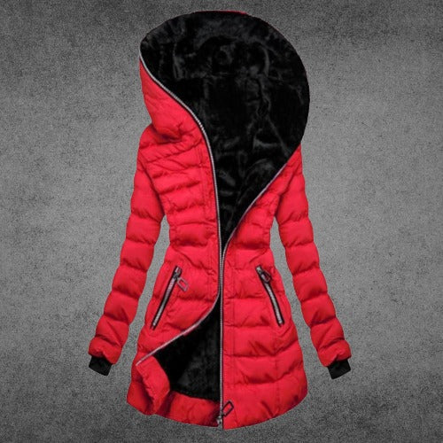 Veste d'hiver rouge pour femme avec capuche, fermeture éclair asymétrique, doublure noire en fourrure synthétique, poches zippées.