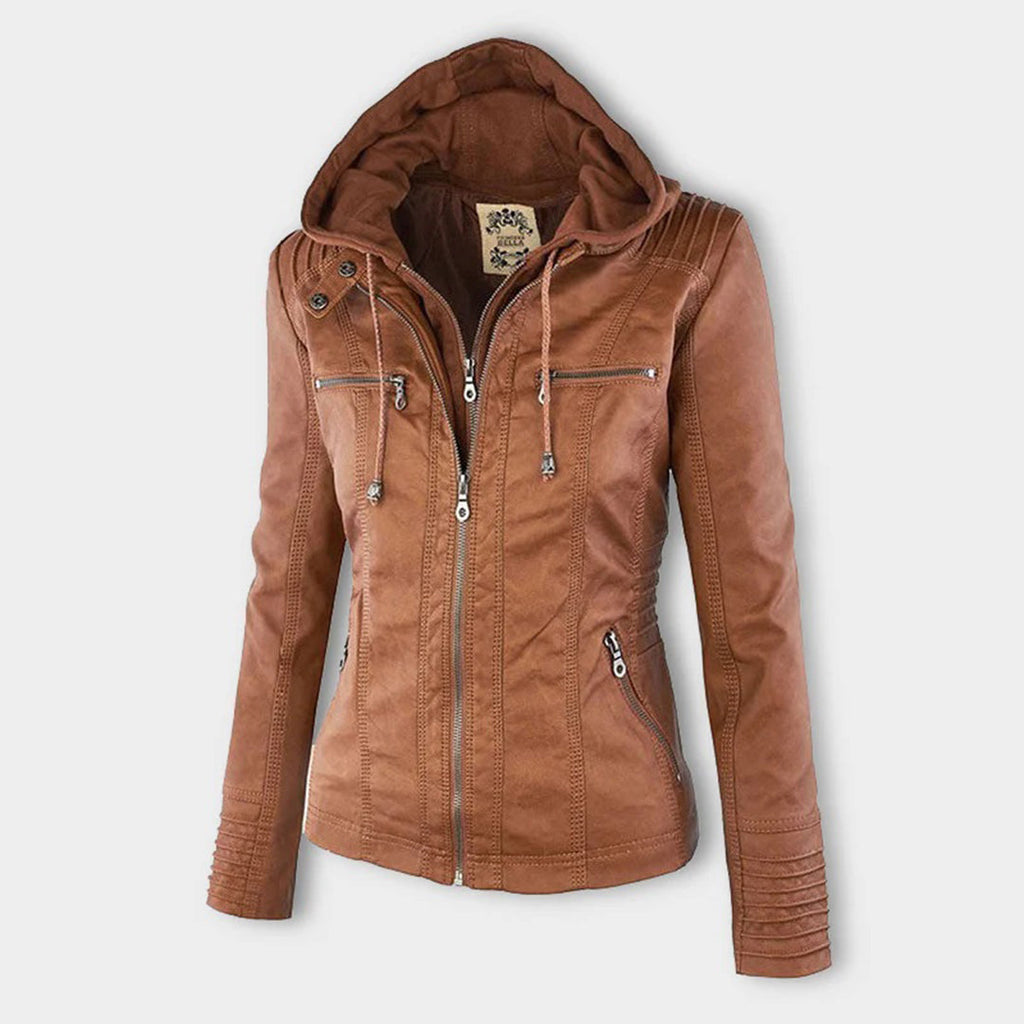 Veste en cuir marron pour femme avec capuche, fermeture éclair, poches zippées, design moderne. Mode automne, style décontracté, tendance.