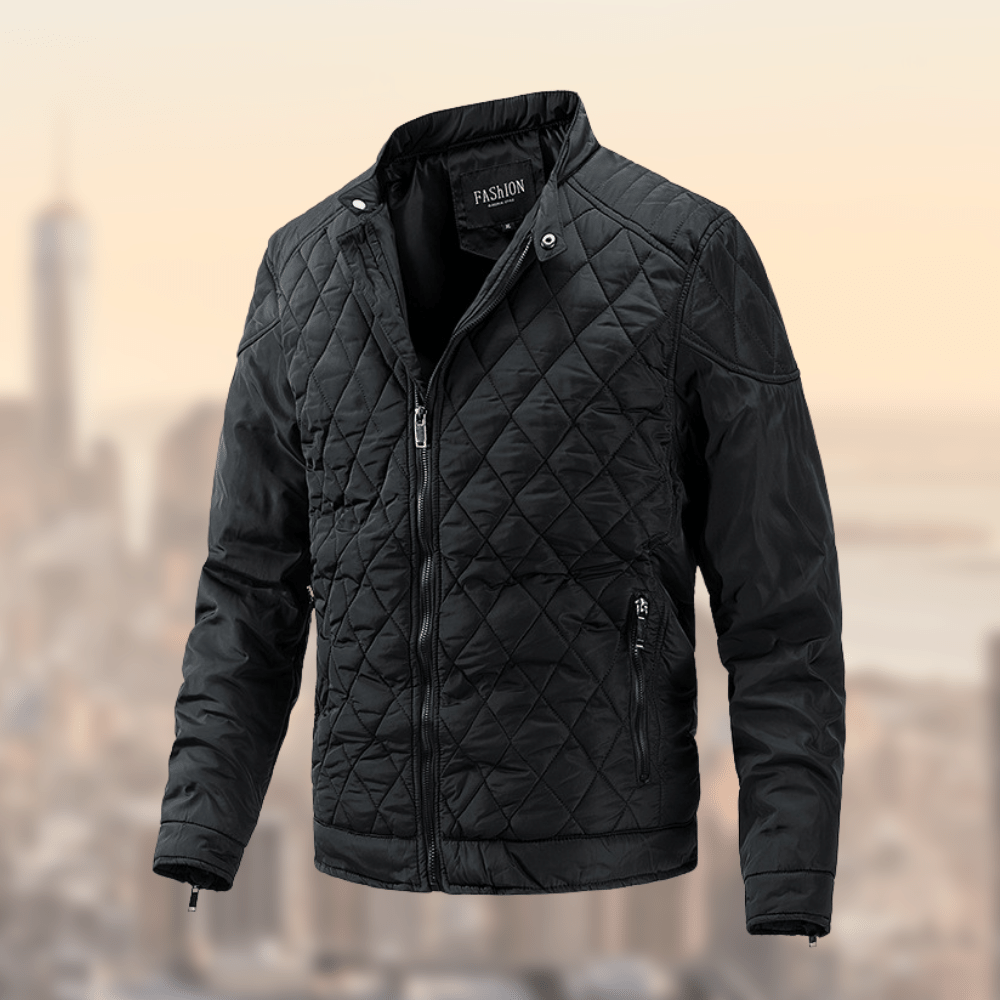 Veste matelassée noire pour homme, style moderne avec fermeture éclair, col montant et poches zippées, idéale pour la mode urbaine.