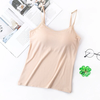 Camiseta de tirantes para mujer con sujetador incorporado: sujeción y comodidad sin costuras. 