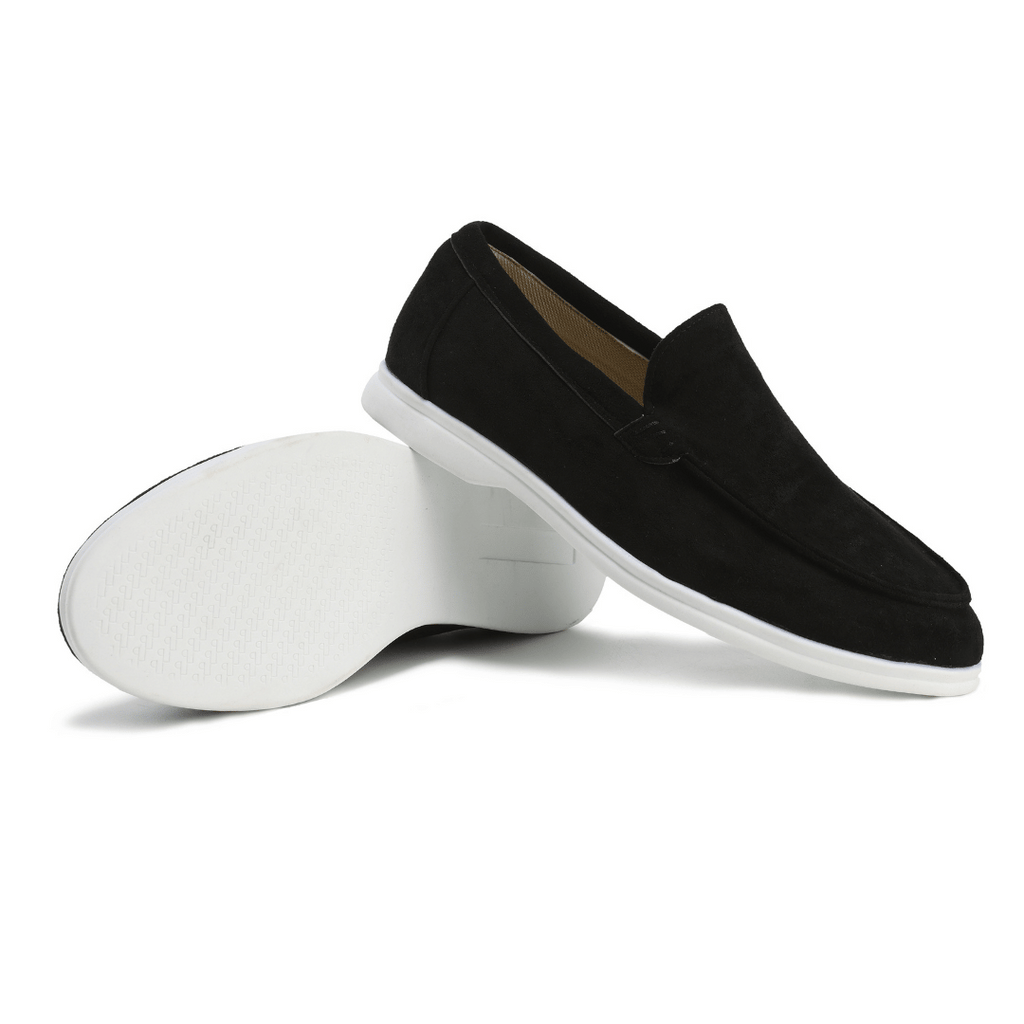 Mocassins noirs en daim pour homme avec semelle blanche, élégants et confortables, parfaits pour un style décontracté ou formel.
