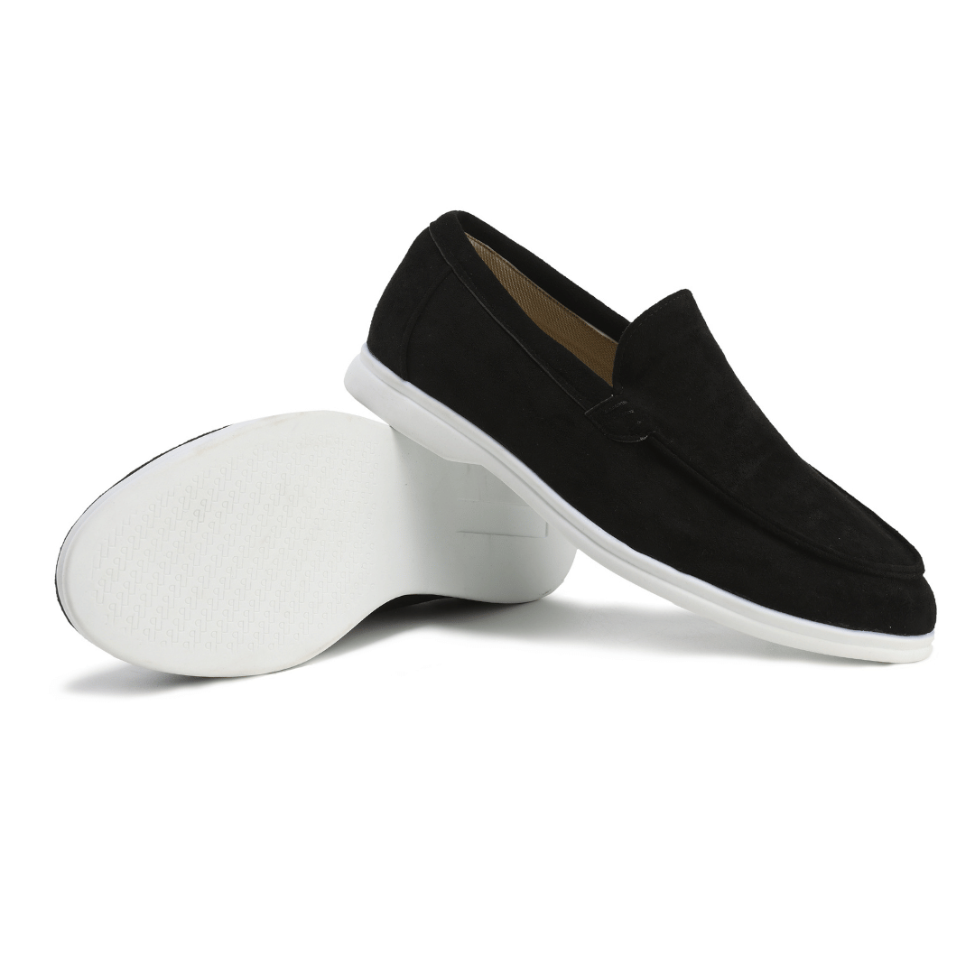 Mocassins noirs en daim pour homme avec semelle blanche, élégants et confortables, parfaits pour un style décontracté ou formel.