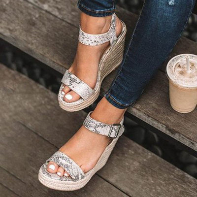 Sandalias de cuña Elviana: el equilibrio perfecto entre estilo y comodidad